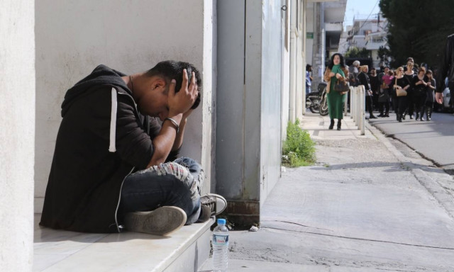 Κηδεία Παντελίδη: Βουβός θρήνος από εκατοντάδες θαυμαστές του (photos)