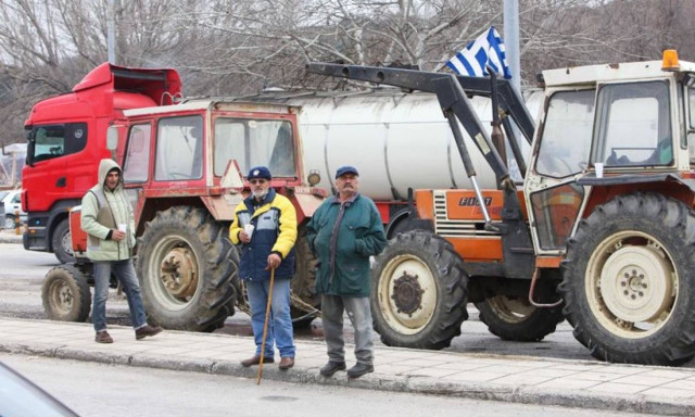 Μπλόκα αγροτών: Ασφυκτική η κατάσταση στα τελωνεία Προμαχώνα - Εξοχής
