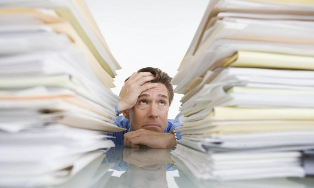 Paperless office: Το χαρτί εξακολουθεί να γεμίζει τα γραφεία σε επιχειρήσεις και δημόσιο