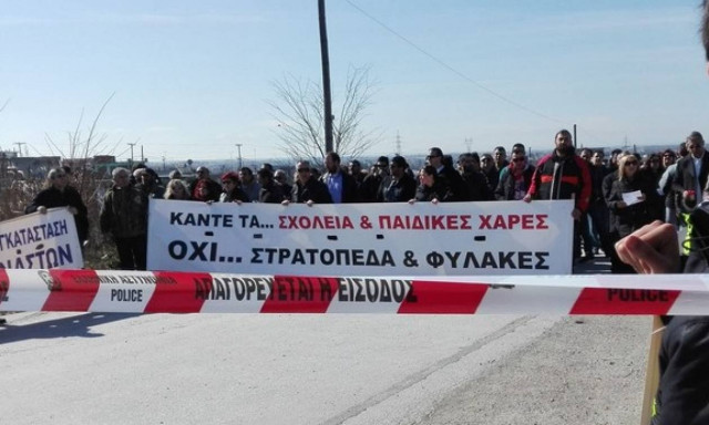 Στους δρόμους και πάλι οι κάτοικοι στα Διαβατά για το κέντρο προσφύγων