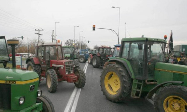 Μπλόκα αγροτών: Άνοιξαν τα Τέμπη
