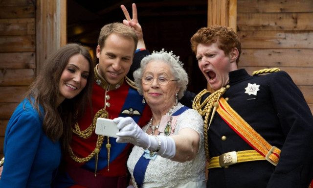 O παράξενος κόσμος των σωσιών της Βασίλισσας Ελισάβετ σε εικόνες