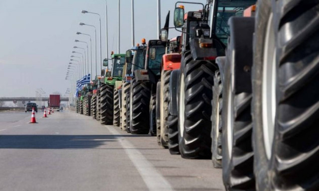 Δεν φεύγουν από τα μπλόκα οι αγρότες - Δυσπιστία για Τσίπρα