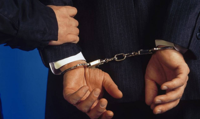 Χειροπέδες σε εκδότη και δημοσιογράφους για υποθέσεις εκβιασμού