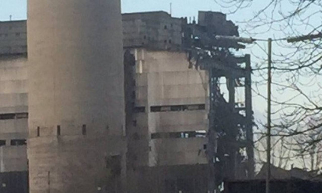 Βρετανία: Φονική κατάρρευση θερμοηλεκτρικού σταθμού (videos+photos)