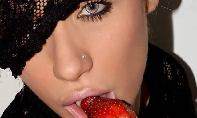 Η Ελληνίδα γυμνάστρια που ομορφαίνει τα βράδια μας (photos)