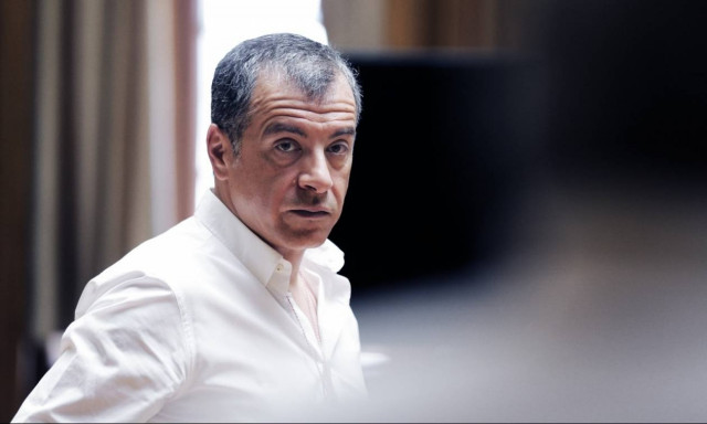 Θεοδωράκης: «Φοβάμαι – φοβάμαι για τη χώρα»