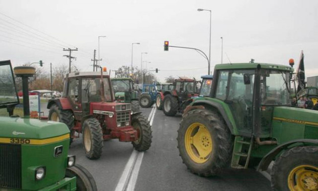 Στα άκρα η σύγκρουση ανάμεσα σε αγρότες και κυβέρνηση