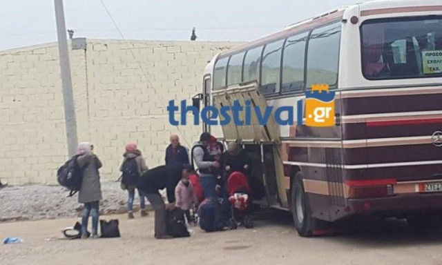 Στο κέντρο μετεγκατάστασης στα Διαβατά περίπου 300 πρόσφυγες (pic+vid)