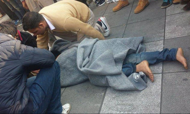 Δύο μετανάστες έκαναν απόπειρα αυτοκτονίας στην πλατεία Βικτωρίας