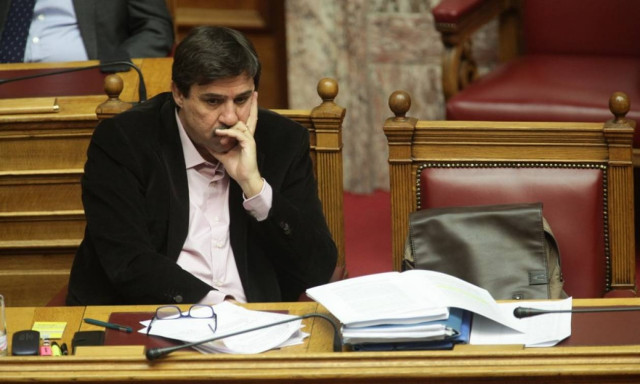 Εντολή Ξανθού για άμεση πρόσβαση των ανασφάλιστων σε ΠΕΔΥ και νοσοκομεία