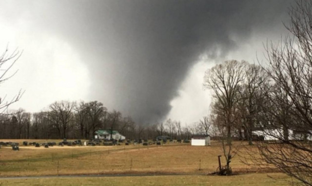 Η σφοδρή κακοκαιρία που «σαρώνει» τις ΗΠΑ άφησε πίσω της τουλάχιστον 8 νεκρούς