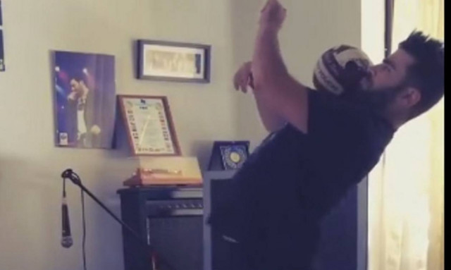 Παντελίδης: Η μεγάλη του αγάπη για το ποδόσφαιρο και τα κόλπα με την μπάλα στο σπίτι του