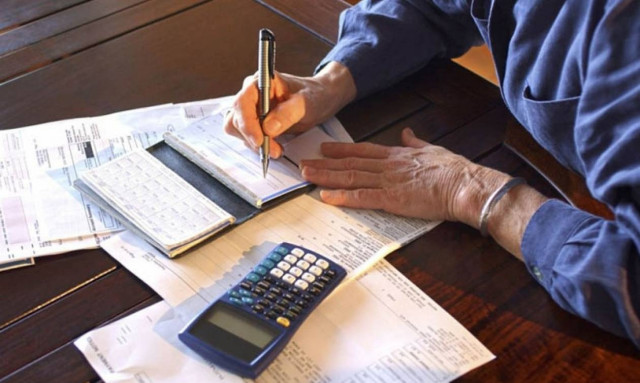 Παραδίδεται η κυβέρνηση: Περικοπές στις συντάξεις για να κλείσει η συμφωνία