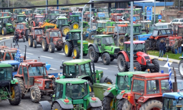 Αγρότες: Μένουν στη Νίκαια - Αποχωρούν από τα Τέμπη