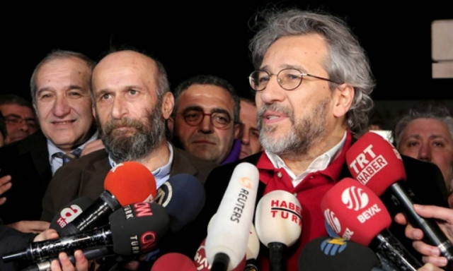 Τουρκία: Αποφυλακίσθηκαν οι δύο δημοσιογράφοι της Τζουμχουριέτ