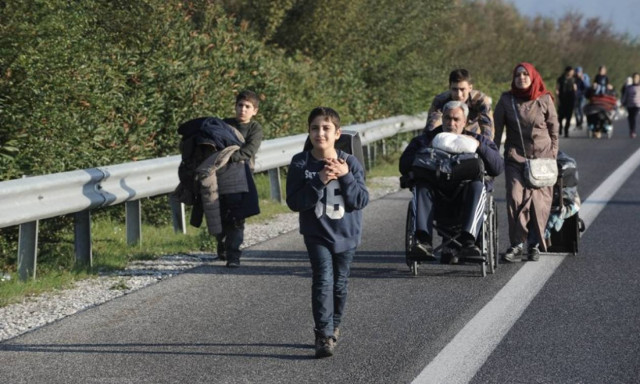 Χάος με χιλιάδες πρόσφυγες στη χώρα μας - Η κυβέρνηση τους... επιστρέφει στα νησιά (video)