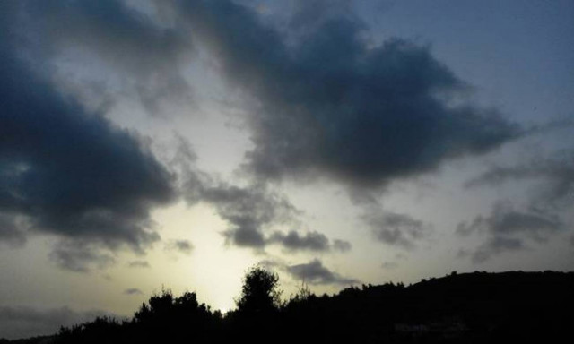 Με συννεφιά και σκόνη ο καιρός της Δευτέρας – Δείτε που θα βρέξει (pics)