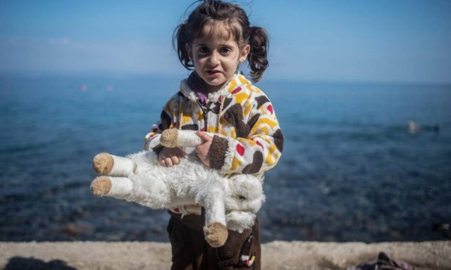 Διαρκής Ιερά Σύνοδος: Στηρίζει τους πρόσφυγες-Αντισυνταγματικός ο νόμος καύσης νεκρών