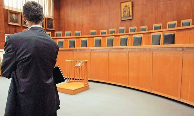 Πάτρα: Δείτε τι έκαναν οι δικηγόροι και έστρεψαν τα βλέμματα όλων – Θραύση στο Διαδίκτυο (pics)