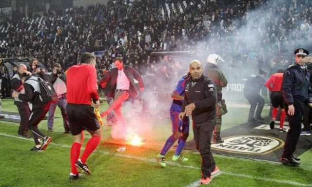 ΠΑΟΚ - Ολυμπιακός: Διεκόπη οριστικά το ματς - Πεδίο μάχης η Τούμπα