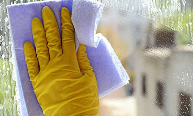 Το μεγαλύτερο λάθος που κάνεις όταν καθαρίζεις τους καθρέφτες του σπιτιού σου
