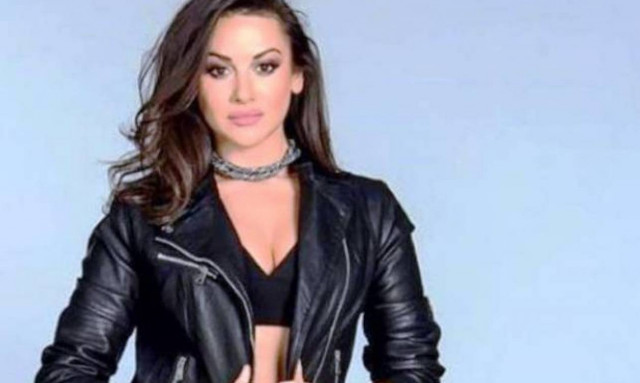 Μας έβγαλε τα μάτια το κοντινό της Μουστάκα! (photo)