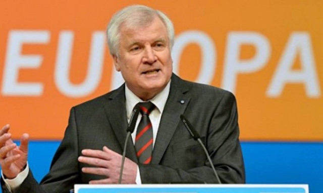 Προσφυγικό - Ζεεχόφερ: Ωφελείται η Γερμανία από την επιβολή συνοριακών ελέγχων