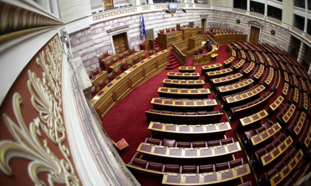 Στη Βουλή δικογραφίες για νυν και πρώην υπουργούς