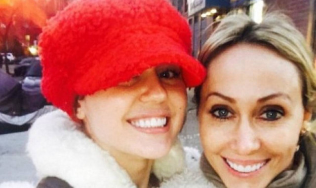 H Miley Cyrus πήγε για ψώνια με τη μητέρα της (αλλά ξέχασε το σουτιέν της)