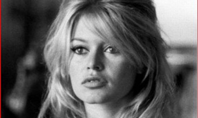 5 ιδιαίτεροι τρόποι για να δείξεις σέξι που όμως... αποδίδουν!