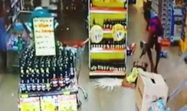 Βίντεο – σοκ: Πήγε για ψώνια και τον εκτέλεσαν στο σουπερμάρκετ!