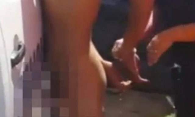 Δείτε πώς «εκδικήθηκαν» γυμνό άντρα που προσπάθησε να βιάσει 8χρονο κοριτσάκι (video+photos)