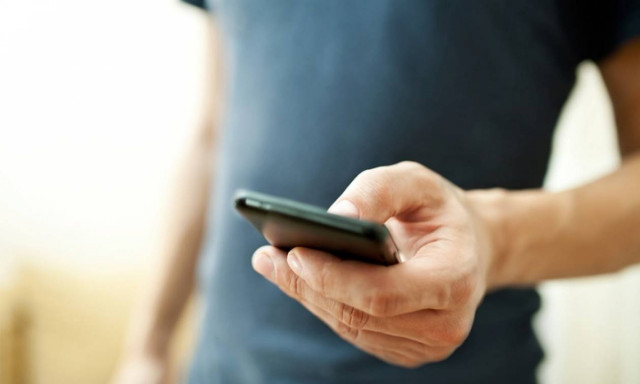 Πούλησε την κόρη του για να... αγοράσει κινητό και μοτοσικλέτα!