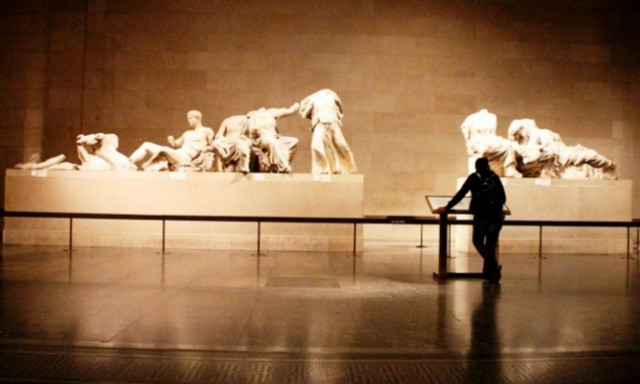 Guardian: «Ήρθε ο καιρός να επιστρέψουμε τα κλεμμένα γλυπτά του Παρθενώνα»