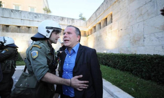 Επίθεση σε Κουμουτσάκο: Ευθύνες σε πέντε αστυνομικούς (και στον φρουρό του) καταλογίζει πόρισμα