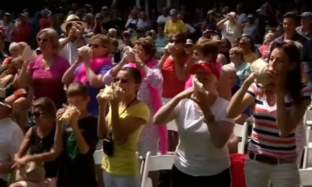 Πρωτότυπος διαγωνισμός μουσικής για γερά... πνευμόνια! (video)