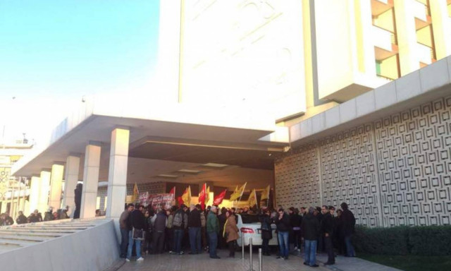 Ένταση στο Χίλτον κατά τη διάρκεια των διαπραγματεύσεων με τους Θεσμούς (photos)