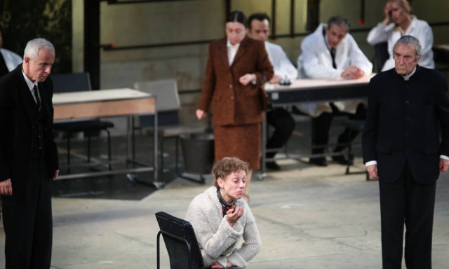 Τελευταίες παραστάσεις για το έργο «Δαμάζοντας τα κύματα» του Λαρς φον Τρίερ