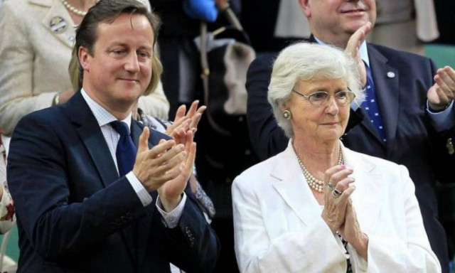 Ο Τσίπρας διορίζει όλους τους φίλους από τα παλιά και ο Κάμερον «απολύει» τη μάνα του