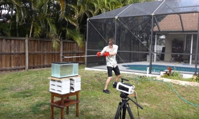 Προσοχή! Δείτε τι θα συμβεί αν ρίξετε λιωμένο αλάτι μέσα σε νερό