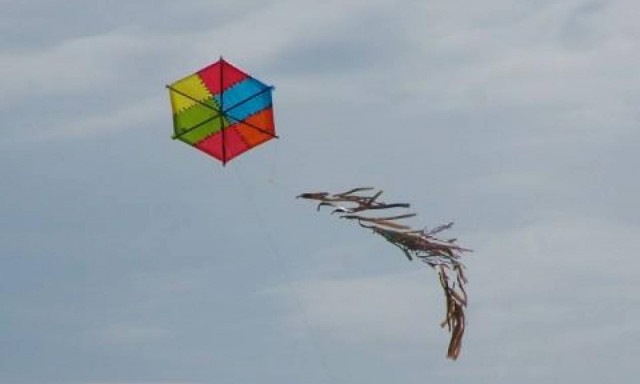 Καθαρά Δευτέρα 2016: Πώς να φτιάξετε εύκολα χαρταετό (vid)