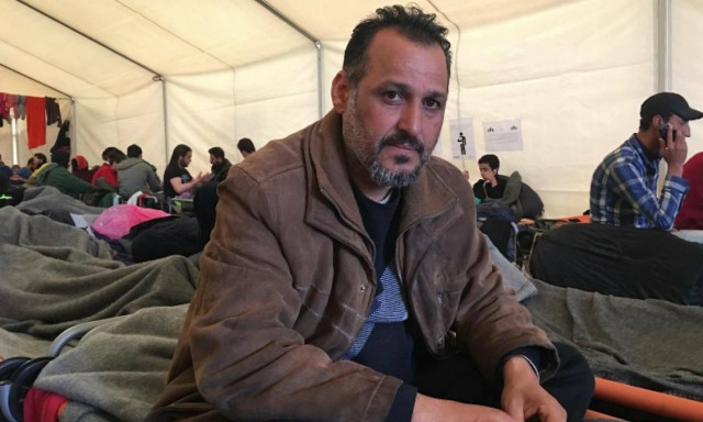 Συγκλονιστικό: Η οδύσσεια του ιρακινού που ταξιδεύει με την 6 μηνών κόρη του