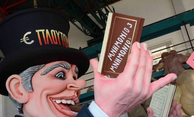 Πάτρα: Με τα μνημόνια ανά χείρας ο βασιλιάς καρνάβαλος