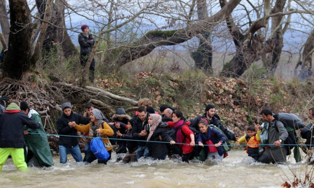 Έκτακτη σύσκεψη στο Μαξίμου για το Προσφυγικό: Η κυβέρνηση το καταπολεμά με... εκκλήσεις!
