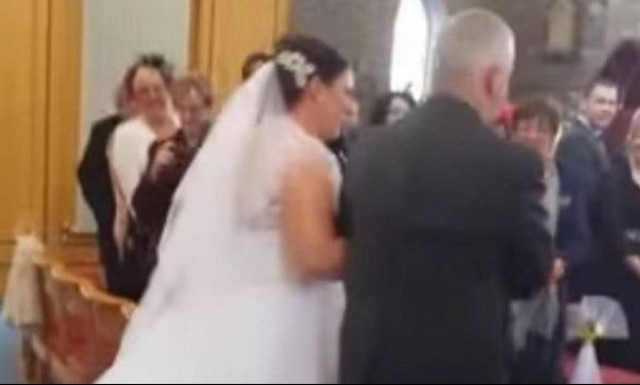 Τέτοια «βουτιά» παιδιού δεν έχετε ξαναδεί! (video)