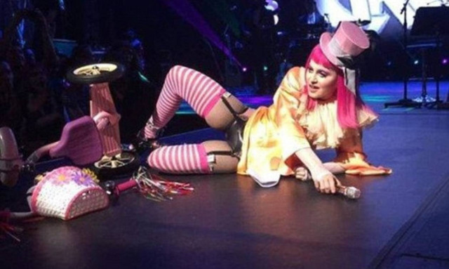 Όλη η αλήθεια για το μεθύσι της Μαντόνα επί σκηνής (videos)