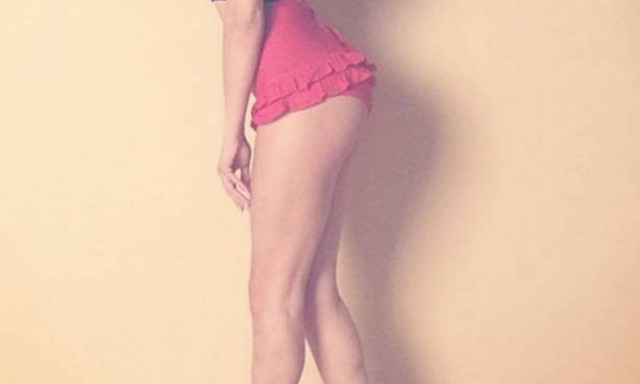 Σε ποια καυτή Ελληνίδα μοντέλο ανήκουν αυτά τα οπίσθια; (photos)