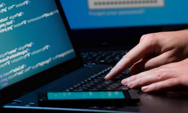 Προσοχή! Έτσι θα καταλάβετε αν παρακολουθούν το κινητό σας