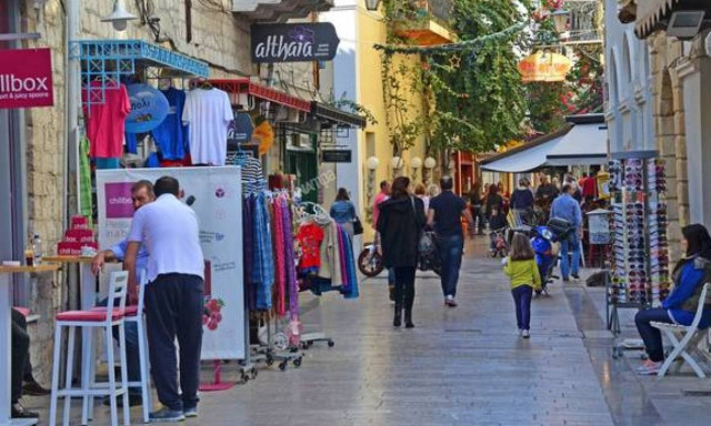 Αντισυνταγματικός ο νόμος για το ωράριο των καταστημάτων